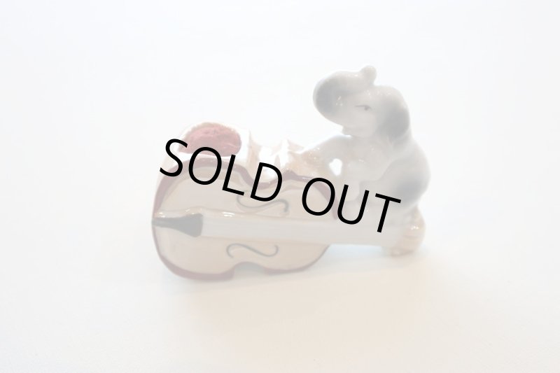 画像1: 日本製　輸出用　ヴィンテージピンクッション　音楽の好きなぞうさん (1)