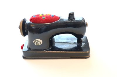 画像1: 日本製　輸出用　ヴィンテージピンクッション＆メジャー　ミシン