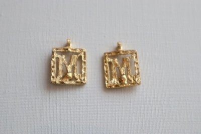 画像1: アメリカ製　ヴィンテージイニシャルチャーム　M　SALE!