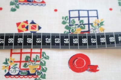 画像2: アメリカ製　ヴィンテージフィードサック　エプロンと窓　レッド ご予約商品