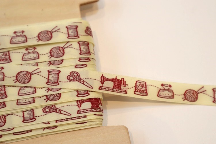 画像1: 日本製　ヴィンテージ刺繍リボン　ソーイング ボルドー (1)